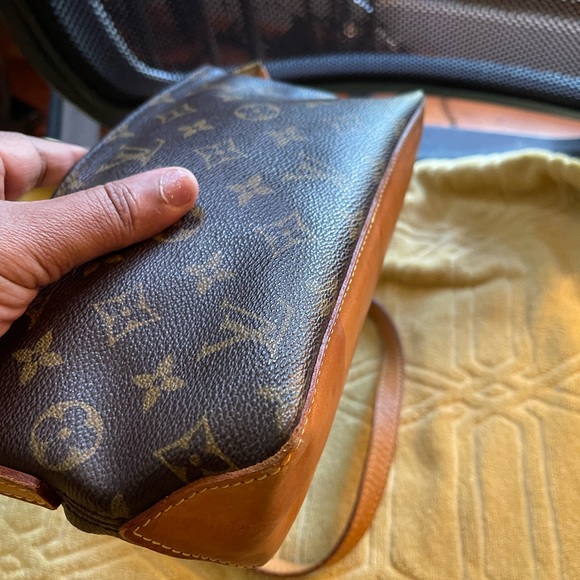 Authentic Vintage LV Trotter Crossbody - Picture 10 of 16